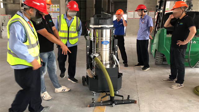 1758095937330953.jpg 3工業吸塵器.jpg